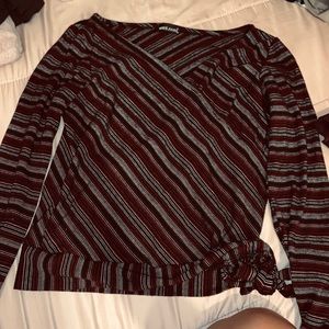 Cross over long sleeve top 🖤🥀